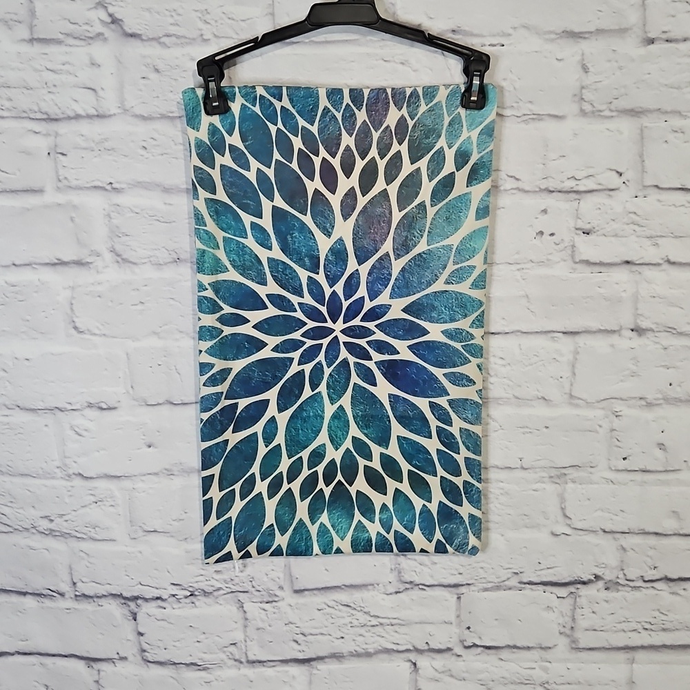 Accent pillow sham water leaf design